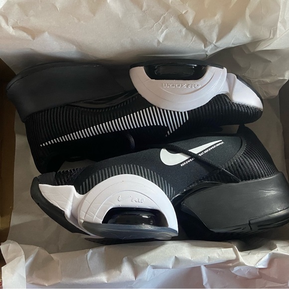 Shoes - Nike Air Zoom SuperRep in black and white size US6